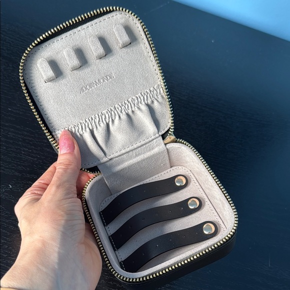 Black and Gold Travel Jewelry Case with Sleek Design - Picture 1 of 4
